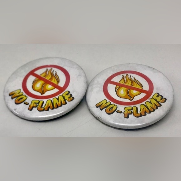 Vintage 1970s Set of 2 NO FLAME Fire Illustrated Pinback Buttons Antique Rare - Picture 4 of 8